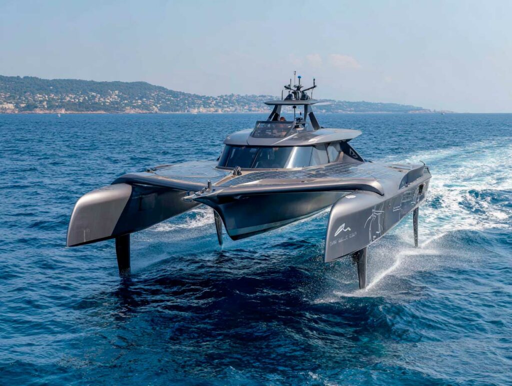 bateau de croisiere sur foil